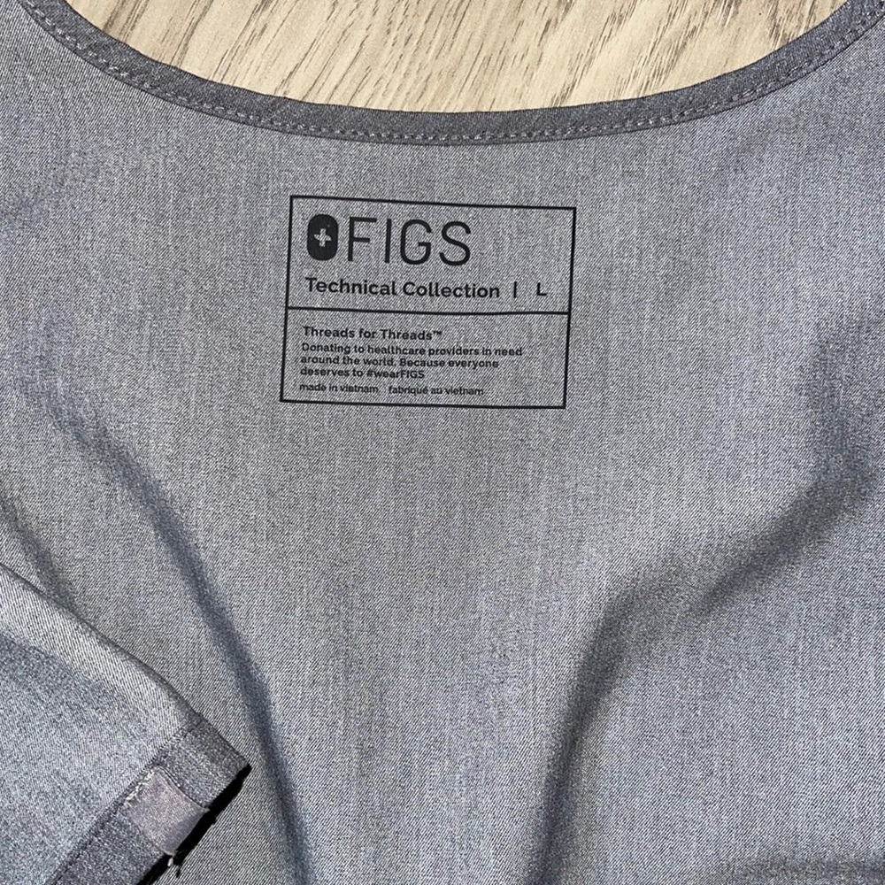 Figs three pocket scrub top